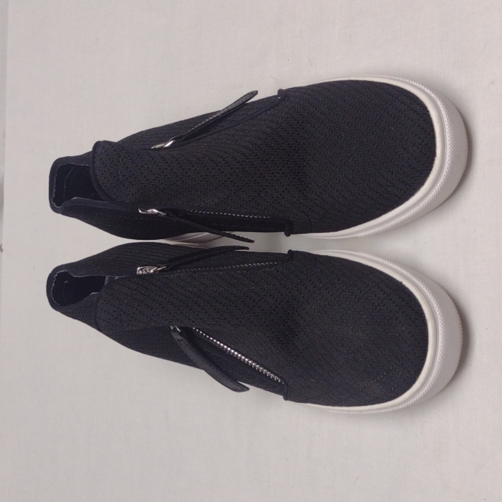Steve Madden Silver and Black Flats with Minimalist Design